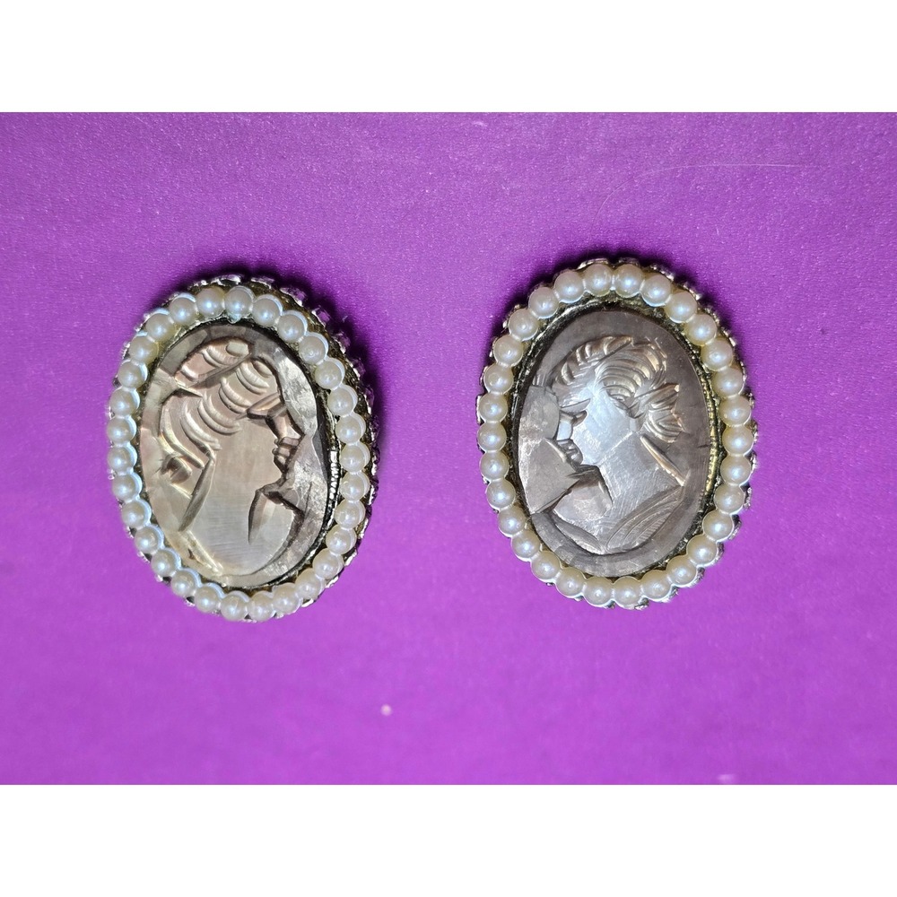 Vintage Handcarved Shell Cameo Pear Earrings Clip On Original Card